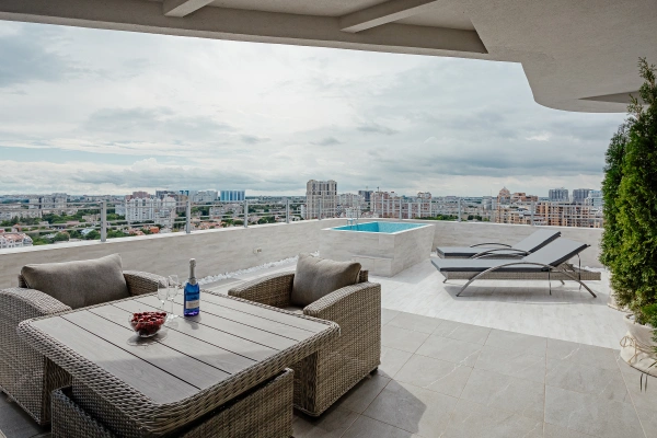 Arcadia'da geniş teraslı daire