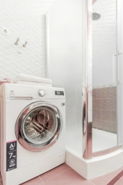 Кухня-студія 14 м² - Великий двоспальний диван