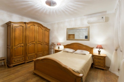 Апартаменти на Дерибасівській вулиці 1