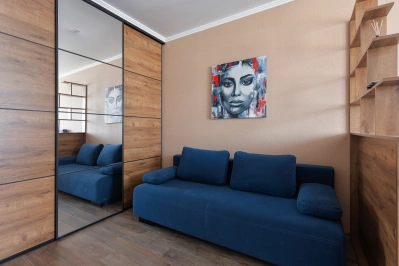 Living Room 18 m² - Double Sofa