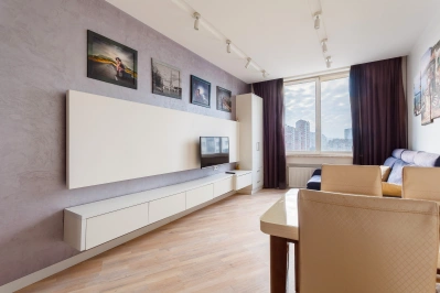 Спальня та кухня-студія подобово в Аркадії 1