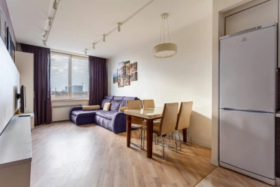 Спальня та кухня-студія