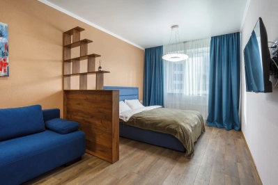 1 Bedroom & Kitchen